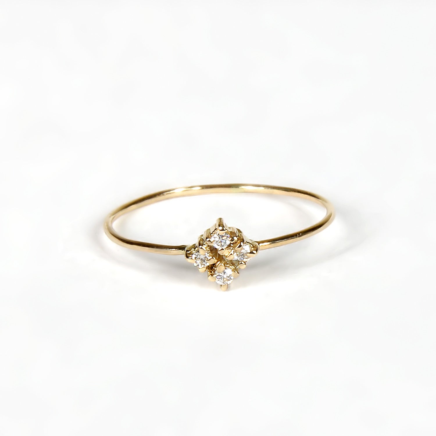 Anillo Rombo con Cuatro Diamantes en Oro Amarillo 18 K | Joyas Online